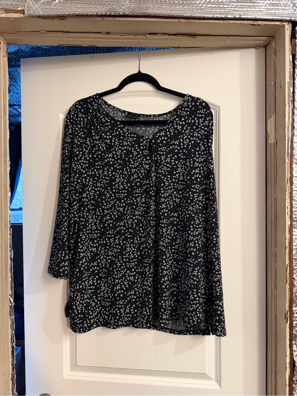 Tahari Black and White Floral Long-Sleeve Tunic Top